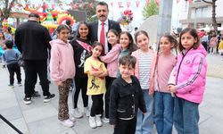 Dikili’de 23 Nisan coşkusu sokaklara taştı!