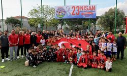 Menderes’te minik kramponlar sahaya çıktı