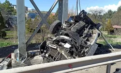 Özel halk otobüsü üst geçidin ayağına çarptı: 5 can kaybı