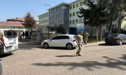 Okula silahla girip rastgele ateş açtı: Yaralılar var