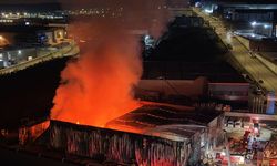 Medikal malzeme fabrikasında yangın: 35 kişi tahliye edildi