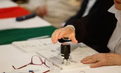 Macaristan'da tarihi seçim: 16 yıldır iktidarda olan Orban yenilgiyi kabul etti!