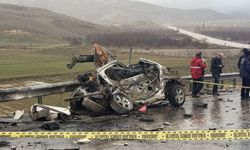 Hurdaya dönen araç 3 kişiye mezar oldu!