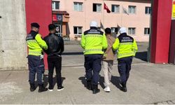 Kaçak göç operasyonu: Minibüsten 14 kişi çıktı