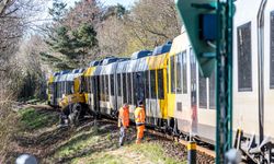 Danimarka'da iki tren kafa kafaya çarpıştı: 5'i ağır 17 yaralı