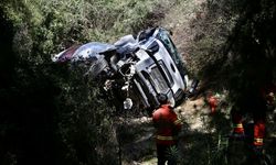 Beton mikseri şarampole yuvarlandı... Sürücü yaralı!