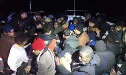 İzmir açıklarında 33 düzensiz göçmen yakalandı