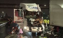 İki tır çarpıştı: Sürücü ağır yaralı!