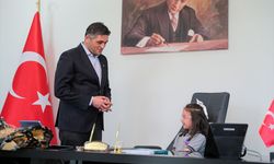 Başkan Acar koltuğunu Burçin'e devretti