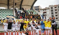 Aliağa FK yarışı bırakmadı