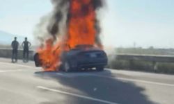 Otomobil alev alev yandı!