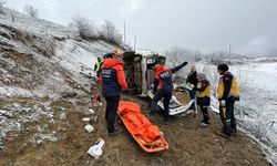 Ambulans uçuruma devrildi: 1 ölü, 4 yaralı