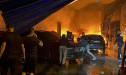 Antalya'da tamirhane yangını: Çok sayıda araç zarar gördü