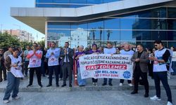 Bayraklı'da memurların eylemi sürüyor