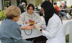 Bayraklı’da sağlık sokağa indi