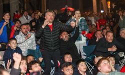 A Millilerin Kosova zaferi Buca’da bayram havası estirdi!