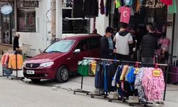 Araba dükkana giriyordu... Facia son anda önlendi!