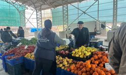 Başkan Çerçioğlu vatandaşların ve pazarcı esnaflarının yanında olmaya devam ediyor