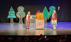 Aydınlı minikler tiyatroyla buluştu