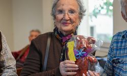 Gaziemir’in çınarlarından fidanlara 23 Nisan armağanı