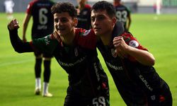 Karşıyakalı Berat'a Fransız kancası