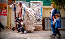 Tek kare, iki Türkiye… 23 Nisan’ın öteki yüzü!