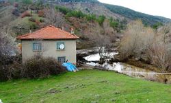 Yapay gölet taştı... Ev ve ahır su altında kaldı!