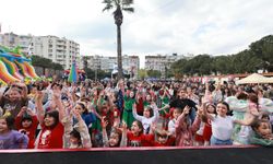 Karabağlar ’da çocuklar bayramlarını doyasıya yaşadı