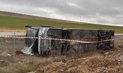 Tur otobüsü devrildi: 15 kişi yaralandı