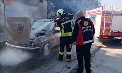 Seyir halindeki otomobil alev alev yandı!