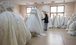 Bornova, mutluluğa atılan imzada gençlerin yanında