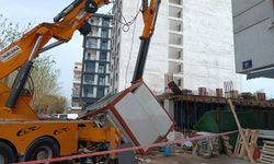 Şantiyede kabus: Vinç kolu koptu, işçiler altında kaldı