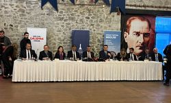 Özel'den Roman buluşmasında özeleştiri!