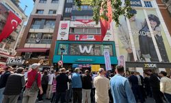 Karşıyaka'da memurlar CHP'nin kapısına dayandı!