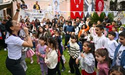 Bornova’da şenlik coşkusu: Sayra & Çınar’ın adı gülüşlerle yaşıyor