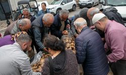 Yoksulluğun fotoğrafı... Vatandaş ücretsiz patates-soğana koştu!