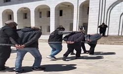 Uyuşturucu imalathanesine dönüştürülen eve baskın: 4 tutuklama