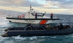 İzmir açıklarında motor arızası: 34 göçmen ölümden döndü