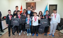 Aliağa’nın özel sporcularından atletizm ve yüzmede büyük başarı