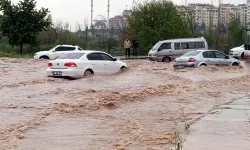 Gaziantep’te sağanak ve fırtınada çatılar uçtu, ağaçlar devrildi: 23 yaralı