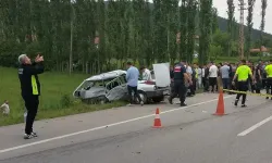 Amasya’da iki otomobil çarpıştı: Dede ve torun öldü, 2 yaralı