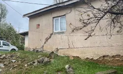 Sağanak sonrası toprak kayması: 9 yapı hasar gördü