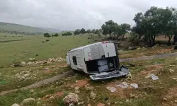 İşçi servisi devrildi: 16 kişi yaralandı