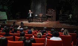 Karadağlı, İzmir'de üniversite öğrencileriyle buluştu!
