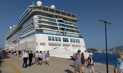 Bodrum Limanı’na dev kruvaziyer: 1142 turist şehri gezdi