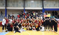 Göztepe'de voleybol altyapı takımları Türkiye şampiyonası bileti aldı