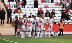 Antalya 11 yıl sonra Süperlig'e veda etti