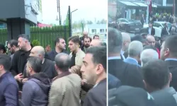 CHP önünde Kılıçdaroğlu ve Özel destekçileri arasında arbede!