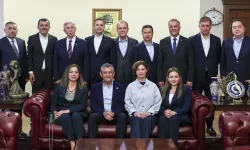 CHP’li büyükşehir belediye başkanlarından ortak bildiri: “Özgür Özel’in yanındayız”