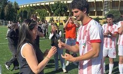 İzmir’de futbol sahasında evlilik teklifi